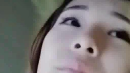 【户外露出勾引】神似李小璐的极品主播成功套路了滴滴打车司机小弟，说要瓶矿泉水，想吃小鸡鸡怕有味