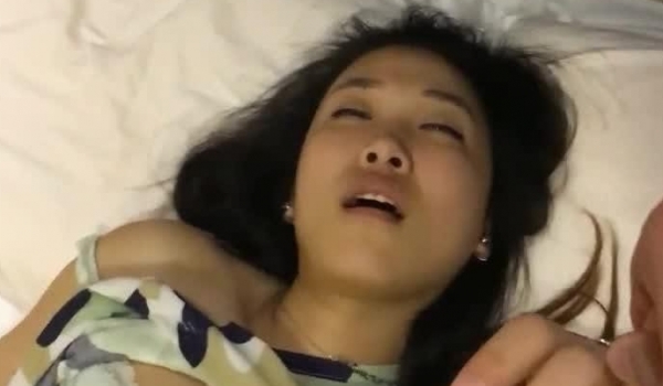 国内真实咪J-女友漂亮闺蜜喝醉后被恶搞颜射