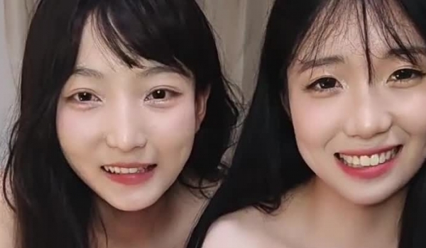 ️仙女落泪【 06年小甜甜】校花女神带闺蜜首播道具互插，播着播着觉得自己很委屈泪流不止！