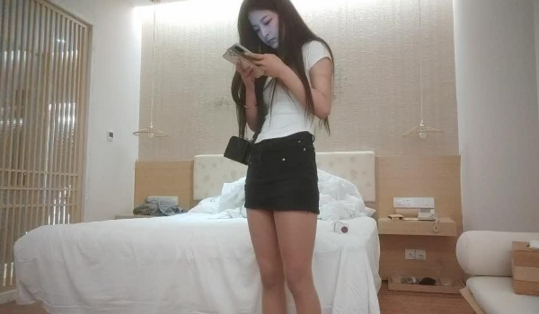 【哥是传说】脸蛋清秀小姐情趣内衣操逼影响观感还是脱光了操吧
