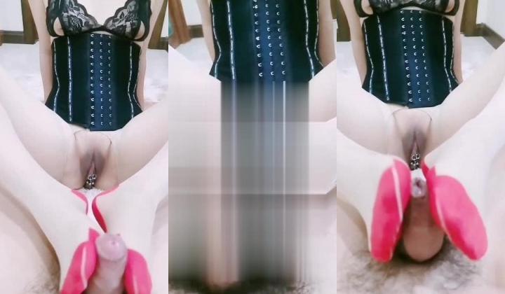 调教露脸性奴，重度性瘾者！肛塞阴环，茄子炮机口爆啪啪人形母狗，蜂腰肥臀长得挺漂亮想不到如此反差