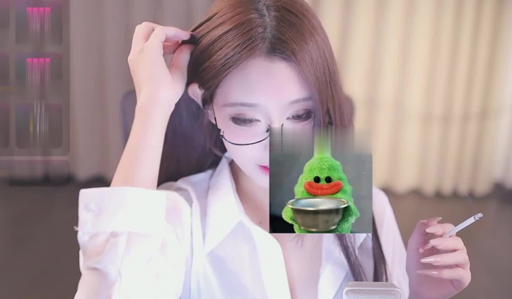 网红女神！【yaya】尺度全开~激情骚舞~乳夹跳蛋+Av棒自慰