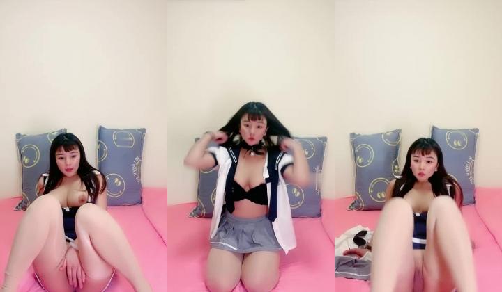 一线天肥穴骚女！丰乳肥臀激情操逼！开档肉丝高跟鞋，扶屌骑乘位深插，站立后入大力输出