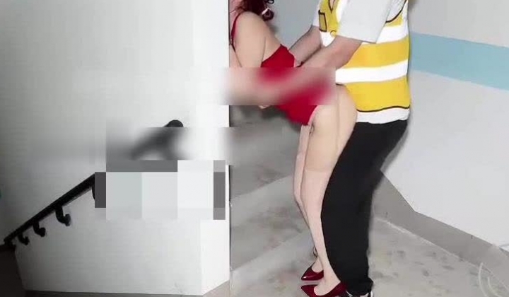 海角流出父女乱伦 继父拿下18岁女儿后续20-和嫂子公园漏出被外卖员看到 狂操内射