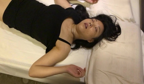 【真实灌醉】【国内精品原创】丰满少妇被灌醉后随意把玩摆弄