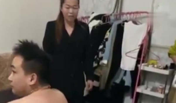 捉奸 你是谁呀 我是谁呀不知道是谁吗 敢做就敢当 他几年没回家 这是今年最文明捉奸竟然没打人 只