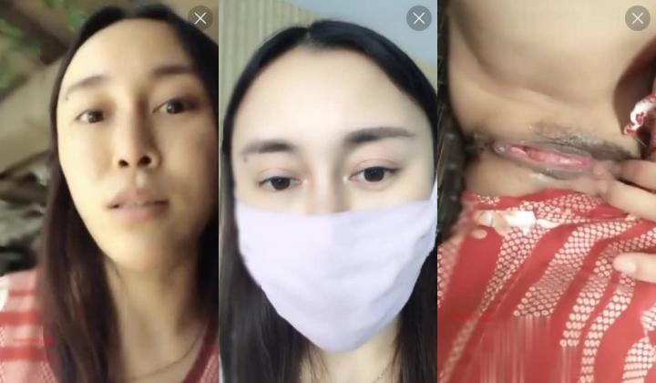大胆美女主播熘进洗浴中心直播 还帮猥琐男人打飞机