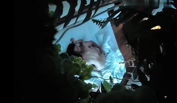 钟点房偷拍情侣干炮，女神级小女友，目测170CM纤细美腿，蜜桃臀腰细胸大，怼着小穴猛插，叫声太好