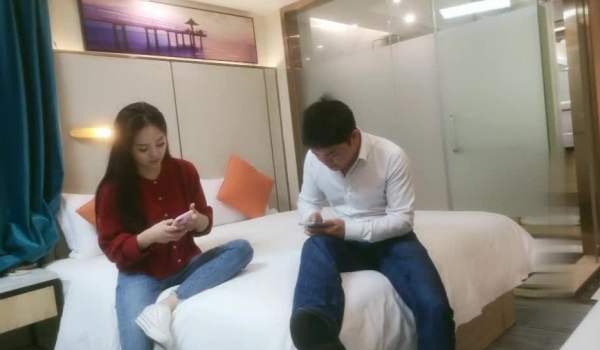 【嫖王全国探花】，漂亮小少妇，肤白貌美温柔俏佳人，蜂腰翘臀，小哥今夜艳福不浅，颠鸾倒凤高潮阵阵爽