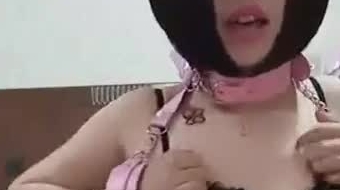 奶子很漂亮的短发气质美女主播剧情演绎勾引上门安装宽带的电信小哥SM啪啪