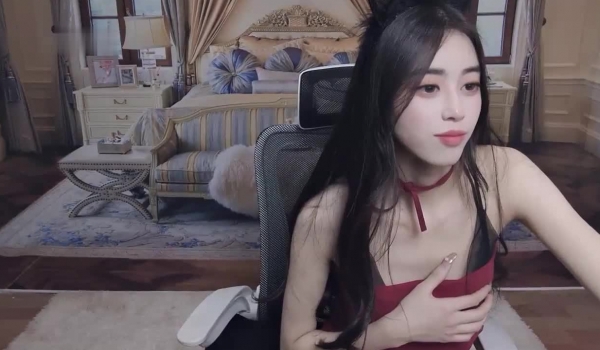 【sb1314520j】21岁女大学生，超白大长腿，喷水小天后