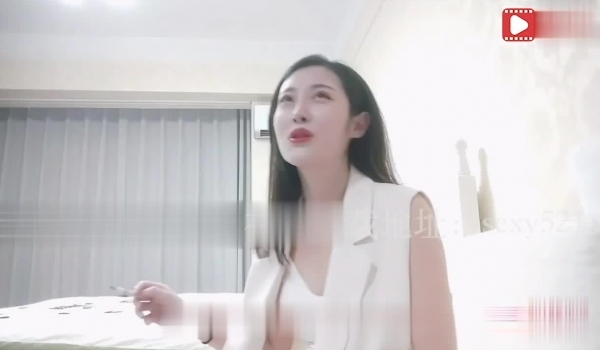 探花小雨哥酒店 约操 极品气质00年雪白妹子她咬唇的样子像极了爱情