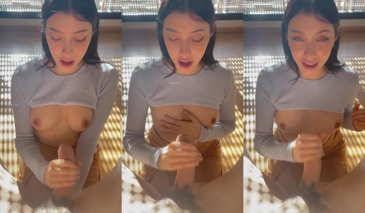 深喉女神，亚裔母狗【李露丝】露脸私拍，深喉口爆肛交啪啪野战，各式各样性爱自拍