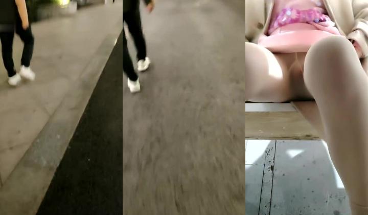 震撼！淫荡骚妇，疯狂露出，【生理老师在户外】餐厅对面大叔看的目瞪口呆！典型的马路杀手