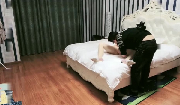 22岁艺校女生被两个社会哥冒充摄影师套路到酒店私拍潜规则啪啪啪