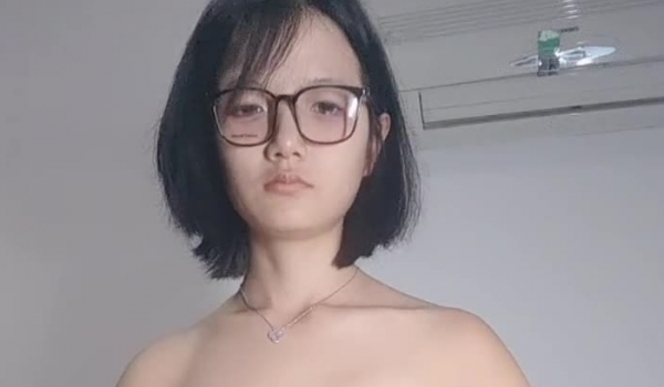 大学生租房备考，【罗亦可】，一边看书，一边裸体赚钱，极品反差学妹这样太刺激