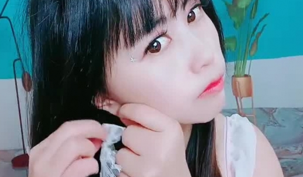 超级淫荡，深圳大奶子糖糖，居家独播大秀，自慰扣BB仙女散花，喷奶水，等哥哥快点来边喝奶水边来操！