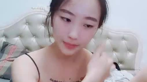 诱人的黑丝小少妇全程露脸跟小哥激情啪啪，亲着小嘴玩着奶子抠着骚穴，各种体位蹂躏爆草把骚逼干翻精彩