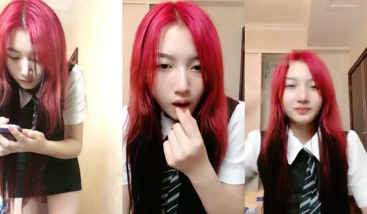 校花！成都KTV公主下海！【破处】，貌美如花的重庆妹子，尺度升级，各种掰穴