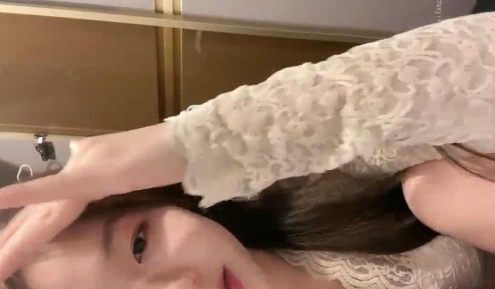 超美！仙女般单眼皮校花【小初】娇小身材奶子大，年末极品尤物频出，19岁，正是较嫩可口的年龄，超赞！