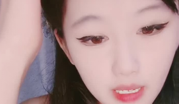 04小朋友甜美性感全程露脸，可爱诱人大秀直播，跟狼友撩骚互动，脱衣艳舞洗澡诱惑，揉着奶子抠着逼精