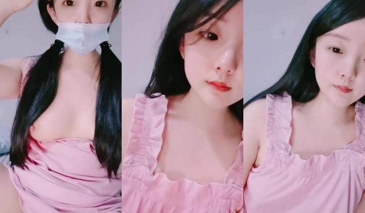清纯系肉肉美少女！大肥臀一线天美穴翘起屁股摆弄拿出黄瓜插穴一下捅到底进出快速抽插
