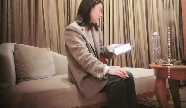 91沈先生探花 “你怎么那么大,太能操了,我不行了,逼胀死了”,白嫩漂亮的技校美女被大屌男干的求