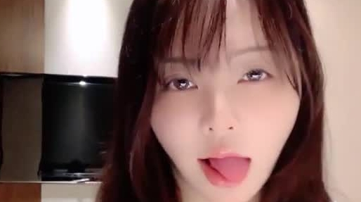 【人间白月光】秒杀网红美到爆 拥有堪称绝世的美乳又大又圆，男人心目中的完美尤物