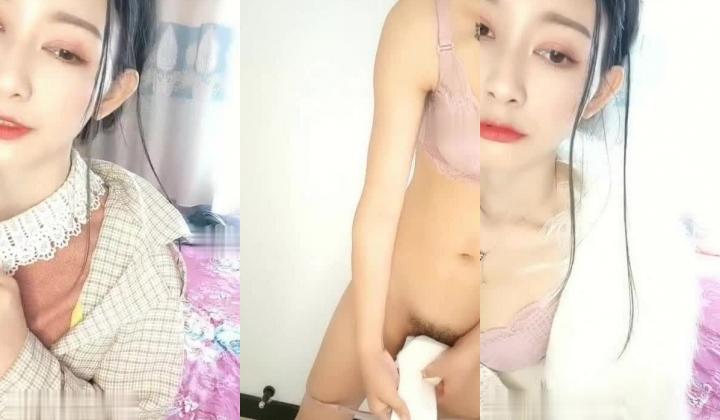 【浙江奶妈】颜值极品美少妇，大黑牛疯狂自慰大秀，震出了姨妈血！扩阴看得更仔细，母乳涨得要挤奶水，