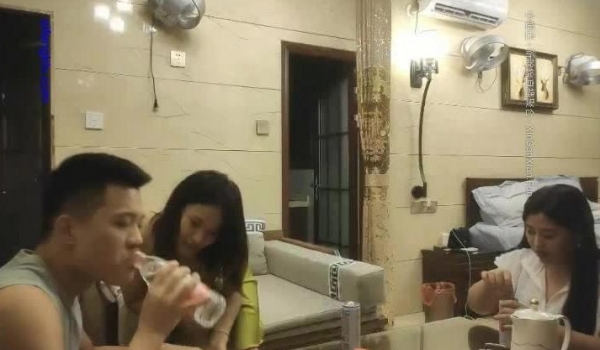 真实换妻【换妻探花】老婆搞久没感觉 叫老婆带闺蜜来啪啪