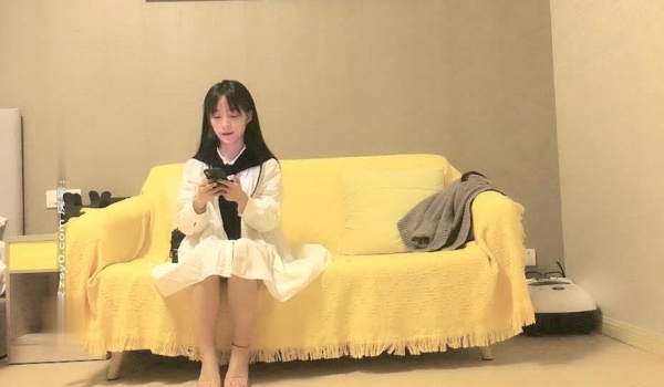 【太子探花极品】极品清纯00后小萝莉学生妹，神似奶茶妹高颜值