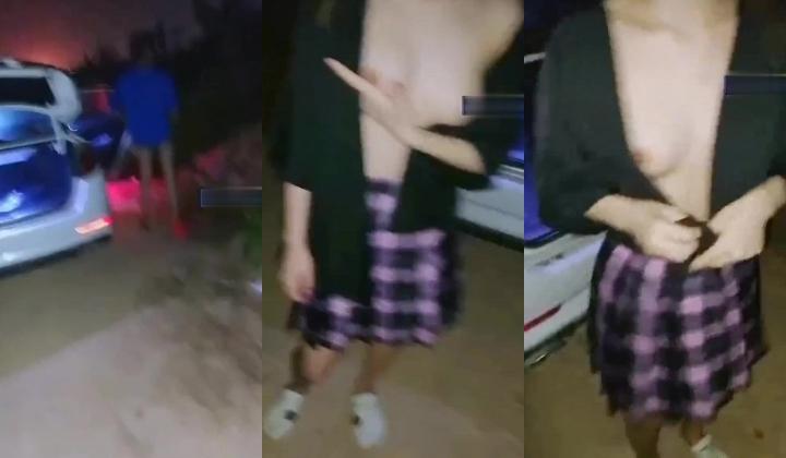 极品白虎小萝莉美女被包养大叔驱车到郊外露出，路边激情野战，蚊子太多还喷花露水