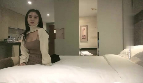 李寻欢探花约了个高颜值甜美妹子激情啪啪，近距离拍摄开档黑丝后入大力抽插猛操