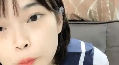 新诱人小萝莉短发萌妹子学生制服啪啪，翘起屁股露逼浴室口交上位骑坐，抱起来猛操非常诱人