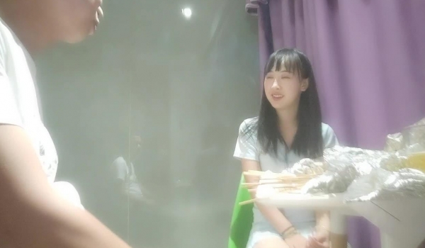 【阿鑫寻妹】真实勾搭的良家妹子，超漂亮笑起来甜美，吃饱喝足开干，圆润美臀骑乘