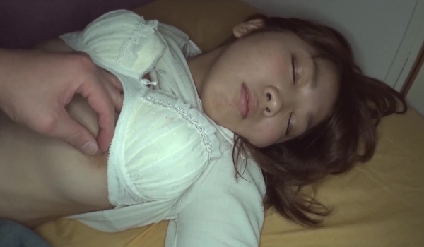 下药迷J刚读大学涉世未深小姑娘第一部分