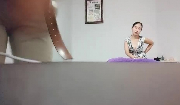 真实探访，按摩足疗店，搞黄界的史泰龙，【山鸡岁月】偷拍，连续拿下几个美熟女，疯狂性爱玩得真刺激！