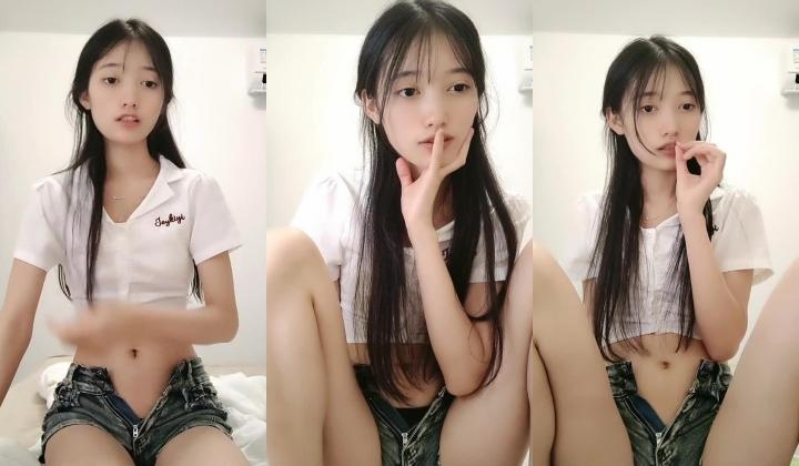 校花女神，超级清纯，【蔡蔡仙女】，冉冉升起的新星，她的微笑一秒让你想起初恋，还是脱光的初恋