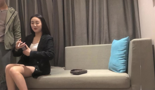 【文轩探花】刚下海的单亲妈妈，漂亮小少妇温柔亲和，做爱投入配合求深入