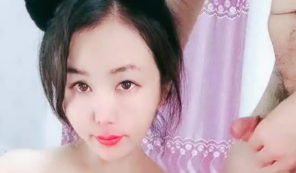 深夜调教小野猫全程露脸，丝袜高跟深喉草嘴，撅着屁股掰开骚逼给狼友看，逼洞好大主动上位激情抽插表情