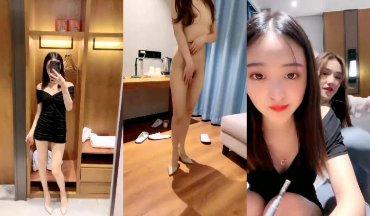 初恋的香味 长相清纯内心很骚老哥找来两个美女，圆润屁股粉嫩肥逼，脱下两个内裤翘起屁股，特写大黑牛