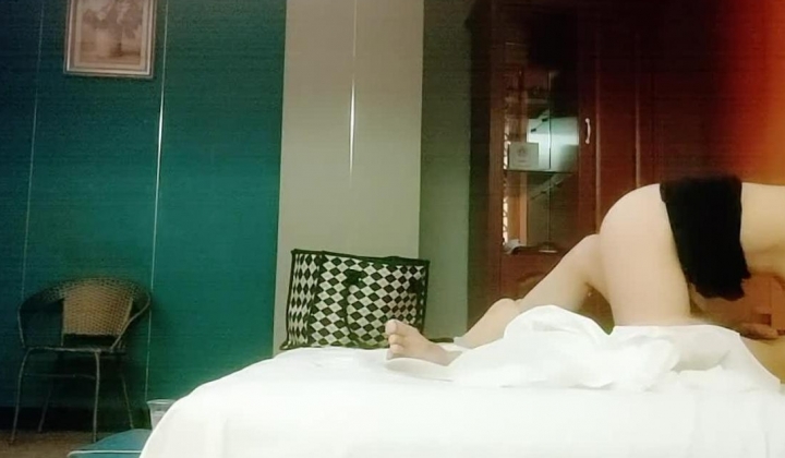 【秦少会所探花】会所女技师连续两天，三个少妇，都露脸，骚货们都很卖力