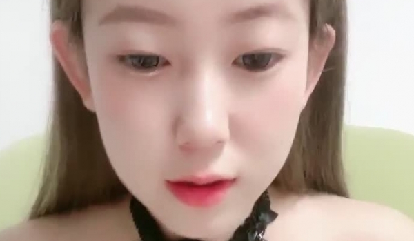 新人小学妹下海【草莓兔兔】白得发光 少女特有的肉感 小粉逼被各种东西玩弄 男人的最爱 喷血推荐不