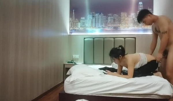 【山鸡沐足严选探花】 专业进击足疗店 少妇别看装得挺正经 砸钱忽悠来开房 玩良家过瘾啪啪狂插骚穴