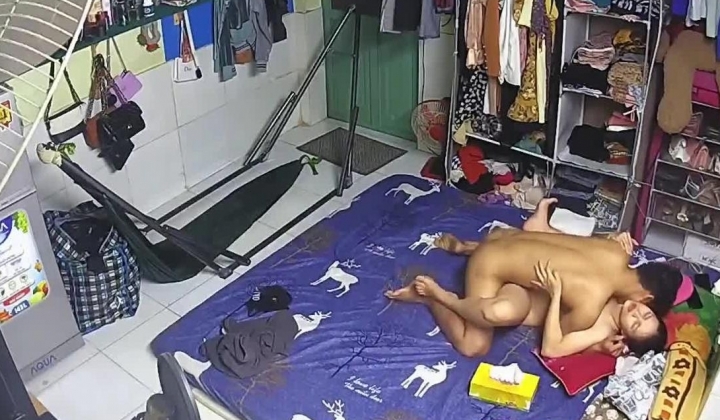 黑客入侵家庭真实偷拍，年轻夫妻日常频繁性生活，白皙大奶骚妻服务到位非常配合