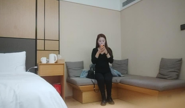 利哥探花 操了这么多卖淫女 这个逼毛是最多的