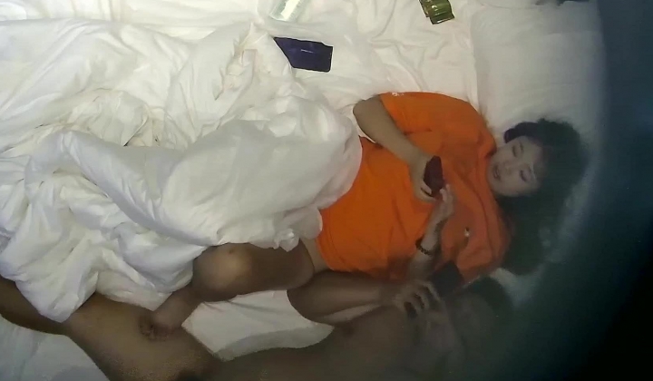 肥猪哥酒店约炮身材不错的美女同事连着干了几炮 最后鸡巴咋弄都硬不起来了
