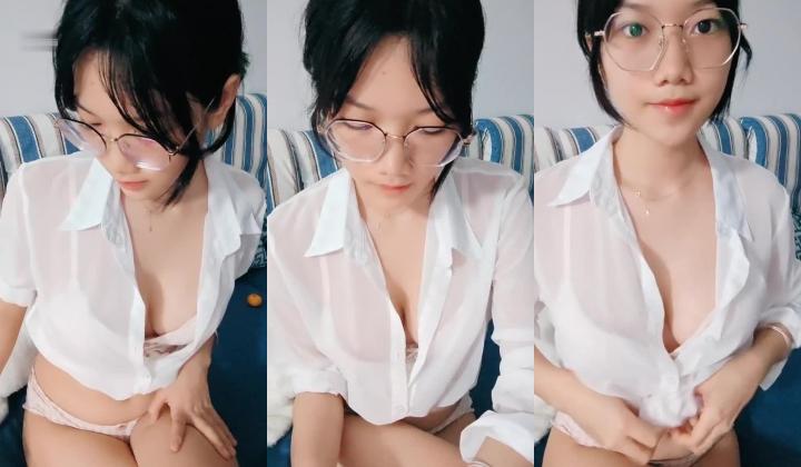 重磅核弹，19岁的美胸学生，10小时，湖南小仙女，【甜甜真可爱】，为了学费生活费下海，奶子真大