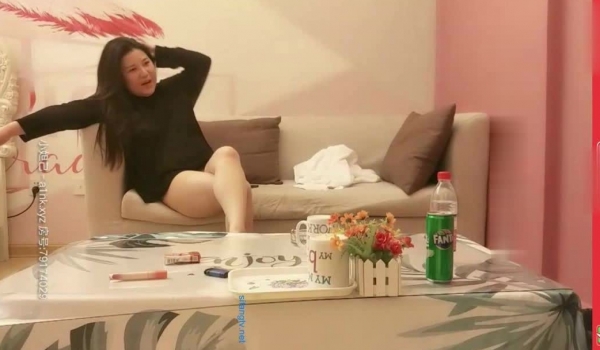 【姐妹探花】两姐妹5200约小鲜肉上门干天价逼 一人一炮