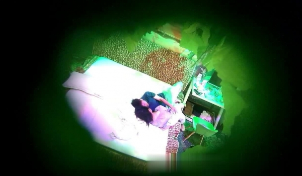 【酒店摄像头】最新热门房型 黑色丝袜开裆裤美女被胖男干哭了哇哇叫 披肩女神女上骑乘风骚扭动 高清